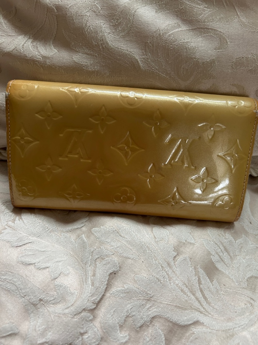 7010. Authentic Louis Vuitton Vernis Monogram Wallet - Yellow Patent - Picture 2 of 14